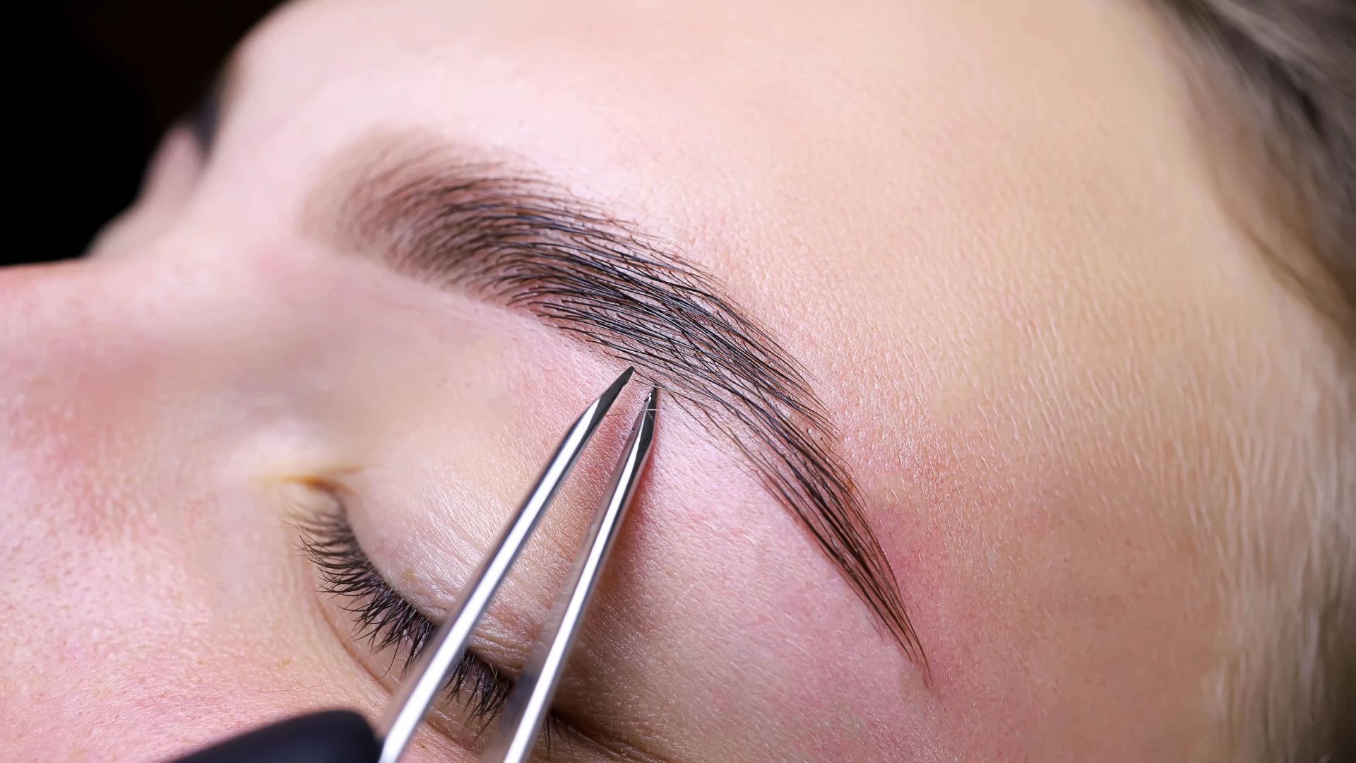 Sobrancelha na Pinça